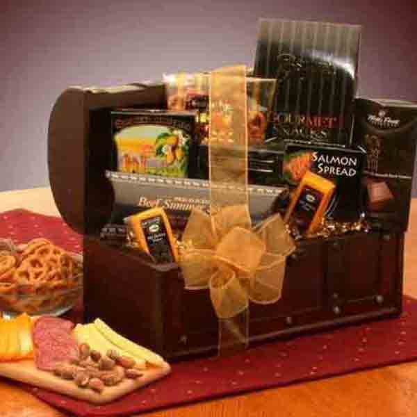 The Gourmet Connoisseur Gift Chest